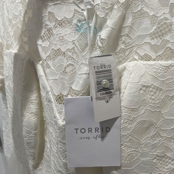 Wedding Dress - Picture 3 of 6